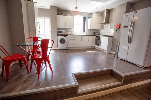 undefined, Aigburth Road, L17 2BP,