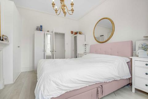 2 bedroom flat to rent, Verbena Gardens, London W6