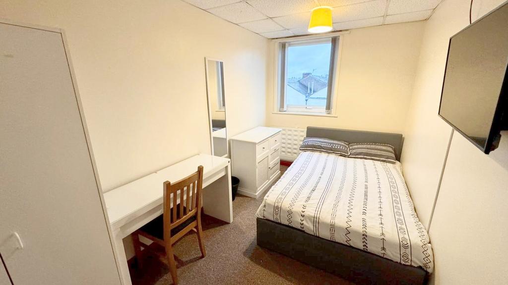 Room 1, 2 younger (1