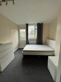 4 bedroom flat share to rent, Brudenell Road, London SW17