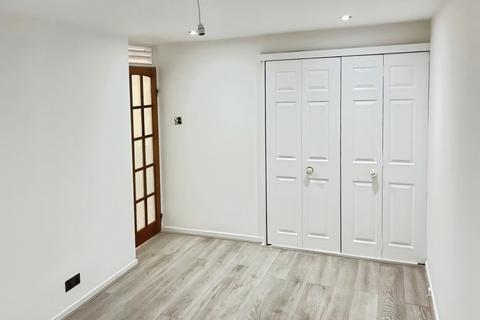 3 bedroom end of terrace house to rent, Siviter Way, Dagenham, Essex