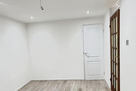 3 bedroom end of terrace house to rent, Siviter Way, Dagenham, Essex