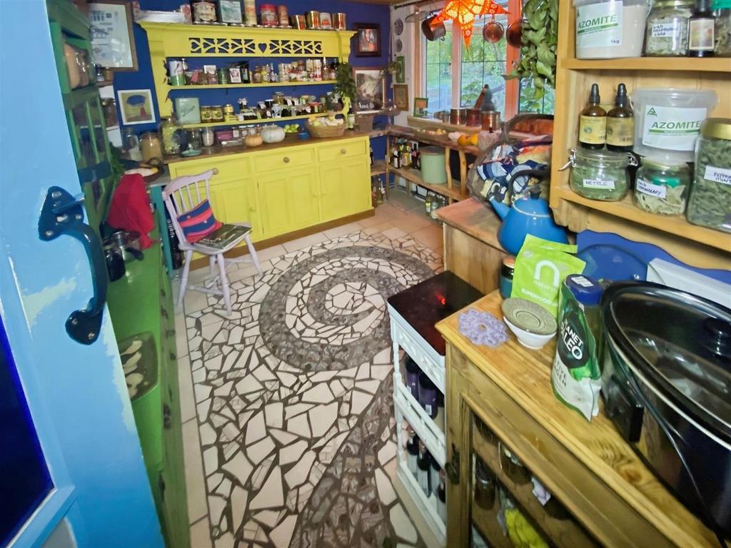 Pantry/Bedroom 2