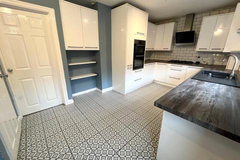 3 bedroom semi-detached house to rent, Evesham Road, Manchester M9
