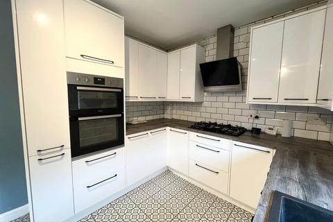 3 bedroom semi-detached house to rent, Evesham Road, Manchester M9