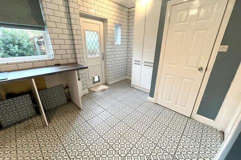 3 bedroom semi-detached house to rent, Evesham Road, Manchester M9