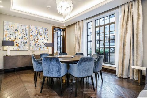 3 bedroom flat to rent, Chesterfield Hill, London W1J