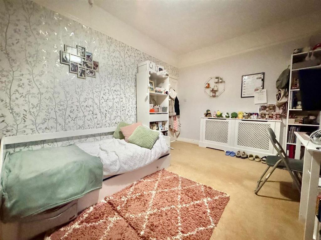 Master bedroom (1).jpg