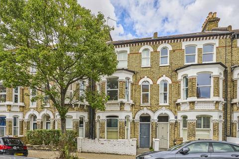 2 bedroom maisonette to rent, Vardens Road, London SW11