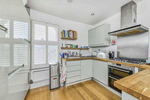 2 bedroom maisonette to rent, Vardens Road, London SW11
