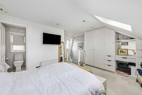 2 bedroom maisonette to rent, Vardens Road, London SW11