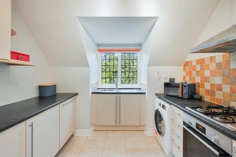 3 bedroom apartment for sale, Heath Drive, Walton On The Hill, Tadworth