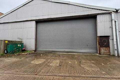 Warehouse to rent - Quarry Road, Newhaven, BN9