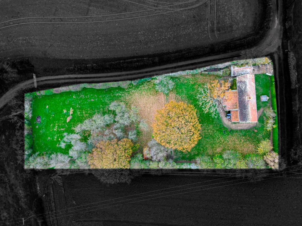 20251111163030 - DJI 0982 - Hill Cottages, Marsh L