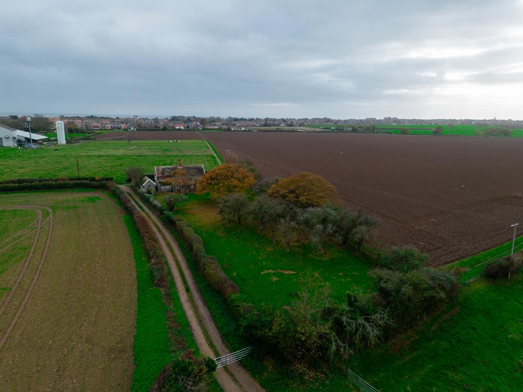 20251111152630 - DJI 0972 - Hill Cottages, Marsh L