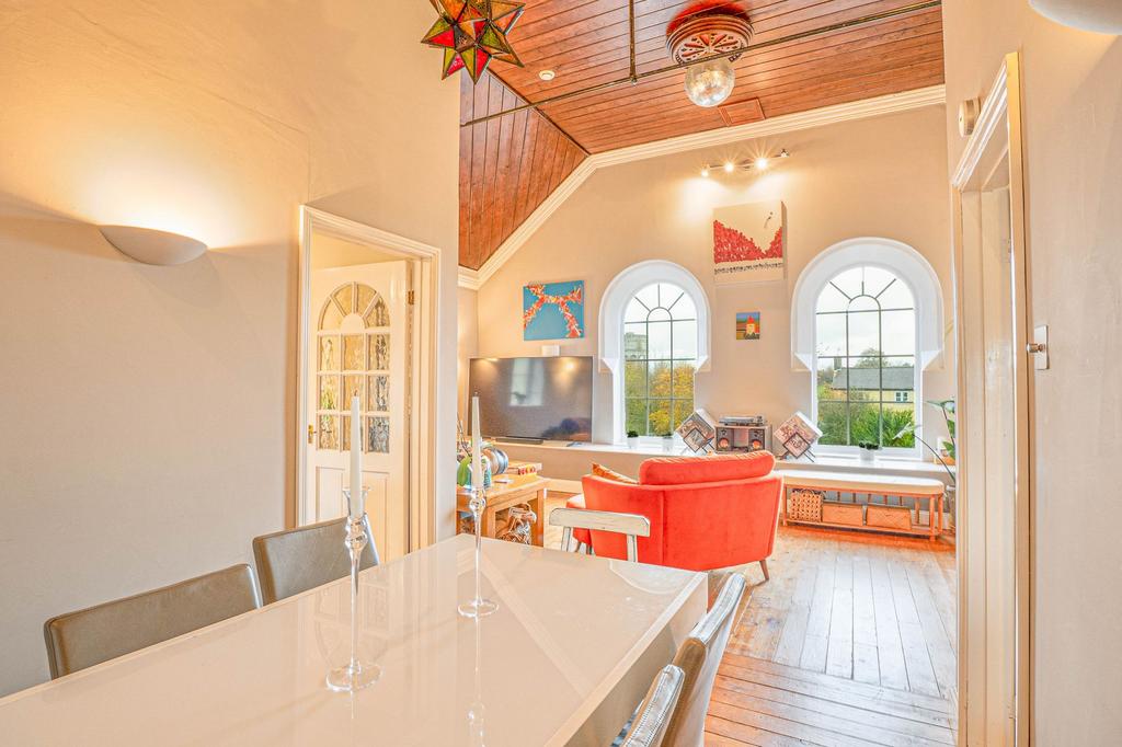 Dining/Lounge Area