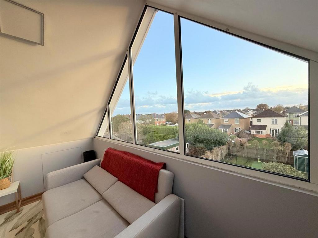 Loft rm 2.jpg