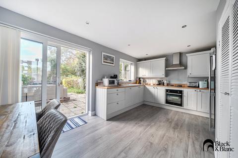 3 bedroom terraced house for sale, Cameron Road, Bromley, BR2