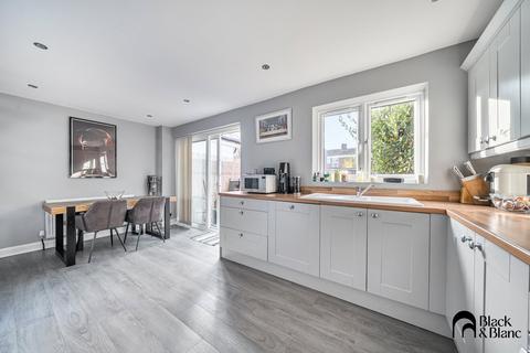 3 bedroom terraced house for sale, Cameron Road, Bromley, BR2