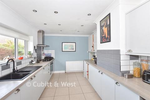 11 Wolverton Close, Horley, RH6 7LY