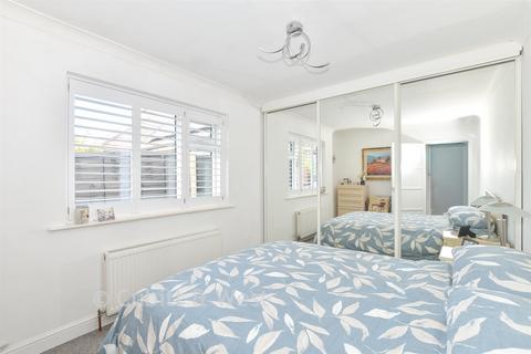 11 Wolverton Close, Horley, RH6 7LY