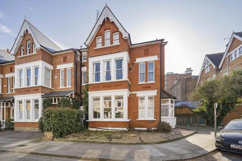Ellerker Gardens, Richmond, Surrey, TW10 6AA