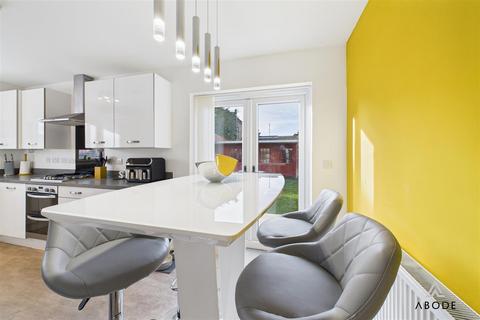3 bedroom semi-detached house for sale, Thorntree Lane, Burton  on trent DE14