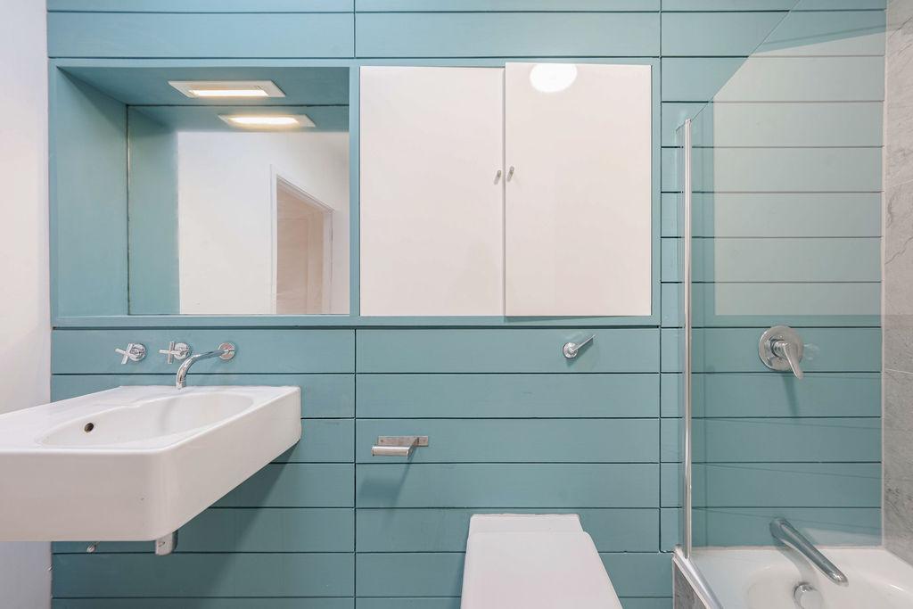 Family bathroom 2