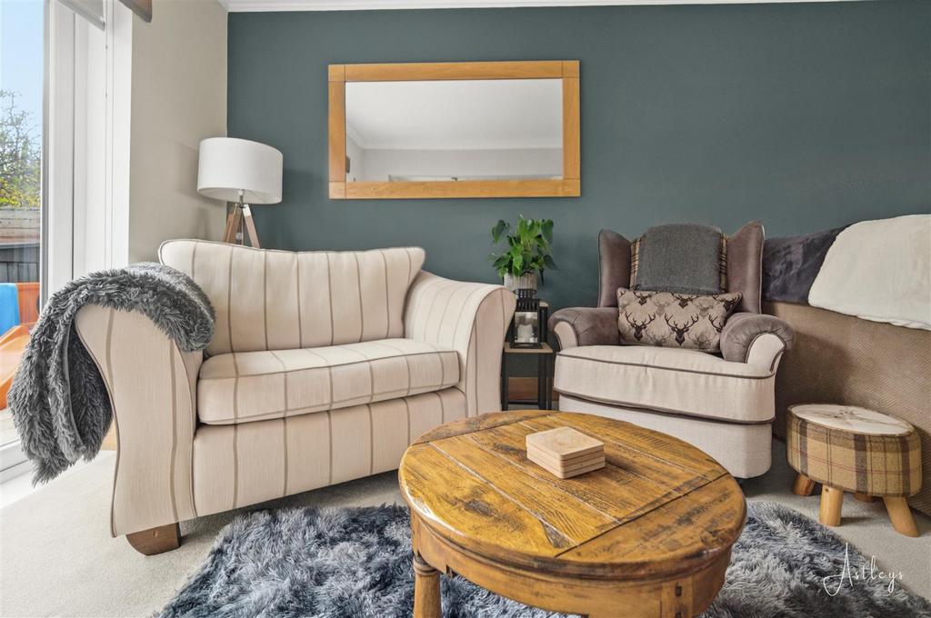 Lounge/Dining Room