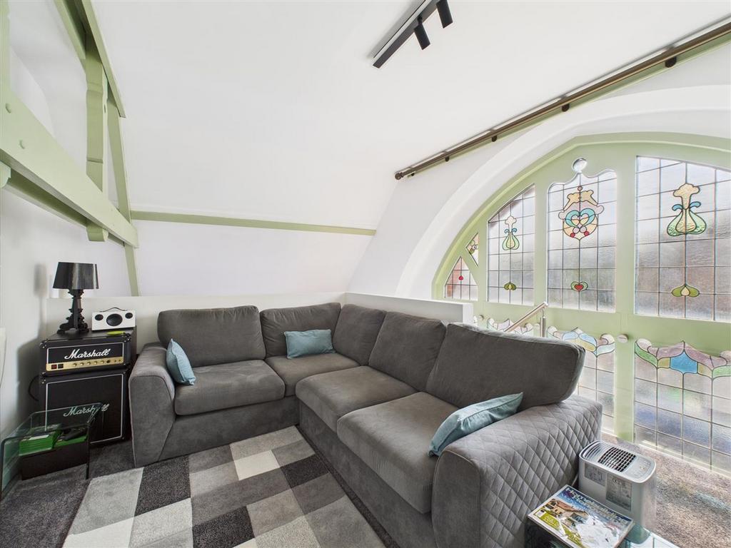 Mezzanine sitting room