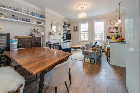3 bedroom flat for sale, Savernake Road, Hampstead