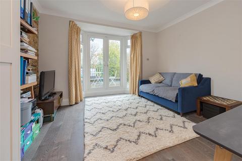 3 bedroom flat for sale, Savernake Road, Hampstead