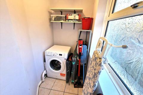 4 bedroom end of terrace house to rent, Knoyle Street, New Cross, London, SE14