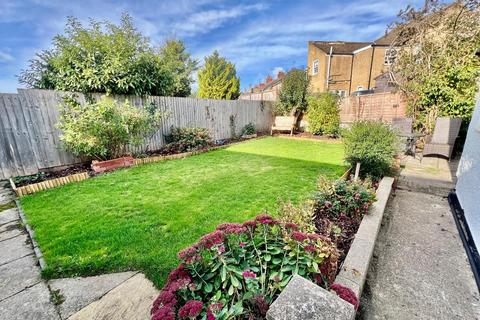 3 bedroom detached bungalow to rent, Harrington Road, Desborough, Kettering