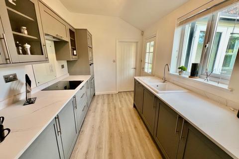 3 bedroom detached bungalow to rent, Harrington Road, Desborough, Kettering