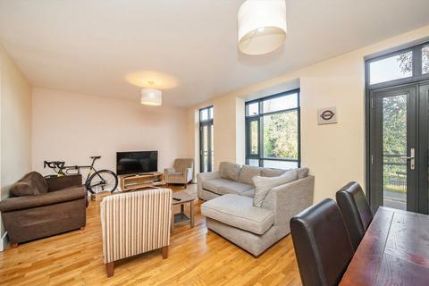 2 bedroom flat to rent, Putney Bridge Road, London SW18