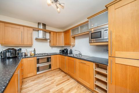 2 bedroom flat to rent, Putney Bridge Road, London SW18