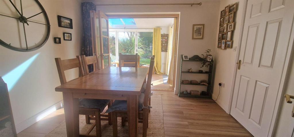 Dining room (2)