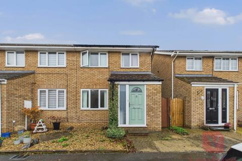 3 bedroom semi-detached house to rent, Petersham Close, Newport Pagnell MK16