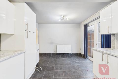 3 bedroom semi-detached house to rent, Petersham Close, Newport Pagnell MK16