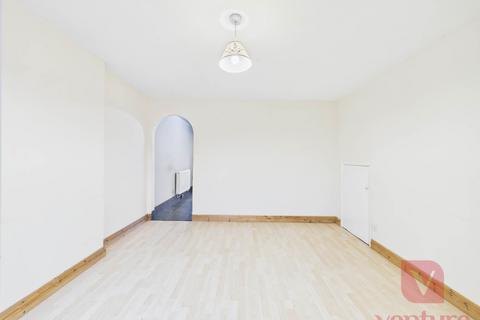 3 bedroom semi-detached house to rent, Petersham Close, Newport Pagnell MK16