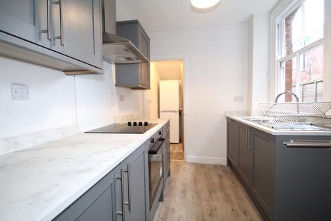 3 bedroom end of terrace house to rent, Evelyn Street, Nottingham NG9