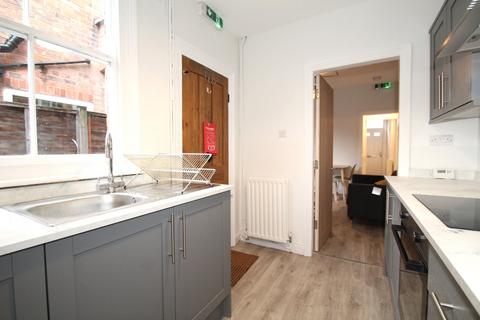 3 bedroom end of terrace house to rent, Evelyn Street, Nottingham NG9