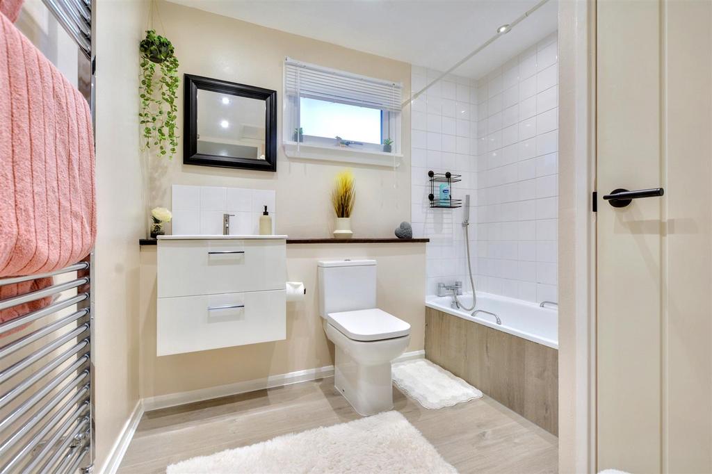 Bathroom 2.jpeg