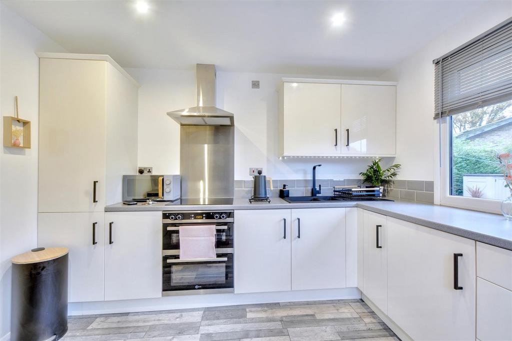 Kitchen 2.jpeg