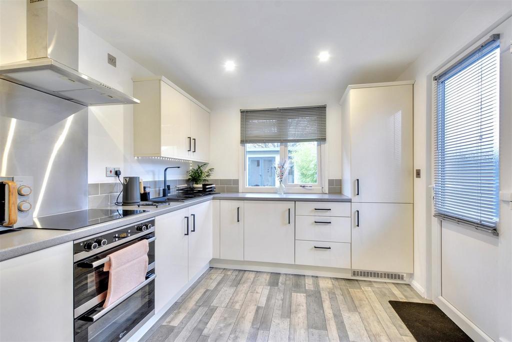 Kitchen 1.jpeg
