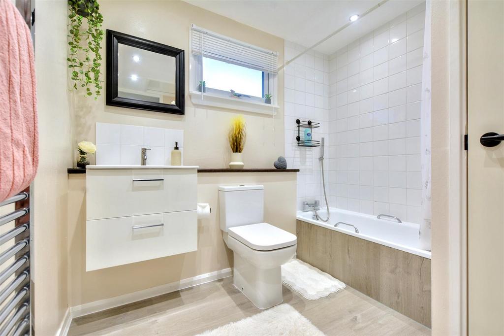 Bathroom 1.jpeg