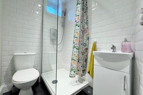 2 bedroom flat for sale, 9 Mains Avenue, Beith