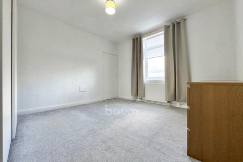 2 bedroom flat for sale, 9 Mains Avenue, Beith