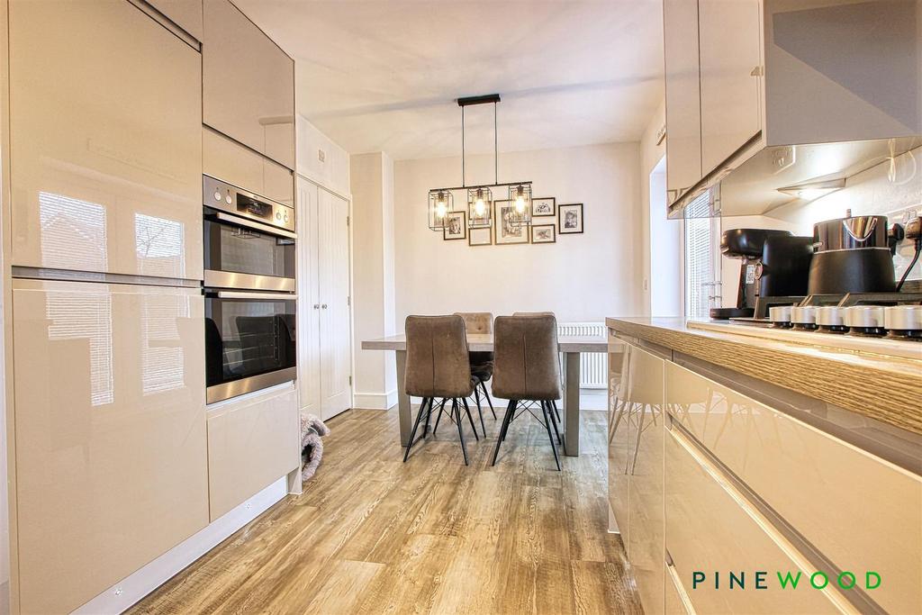 Kitchen diner